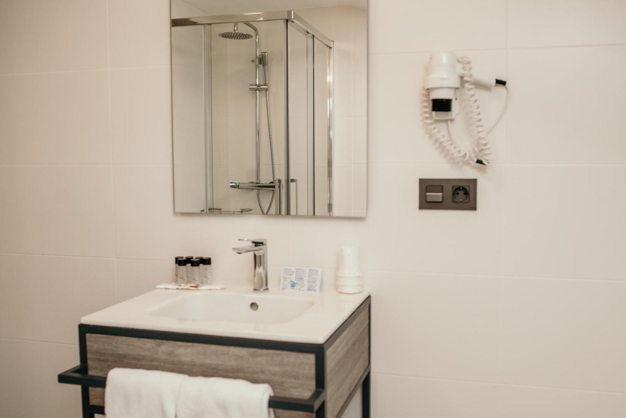Hotel Lux Melide Extérieur photo